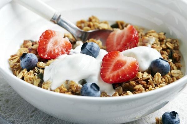 Taça de aveia com fruta e sementes